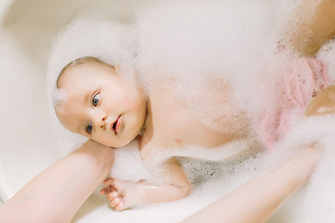 乳児湿疹から我が子のお肌を守るための赤ちゃんの顔の洗い方