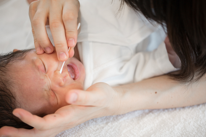 くしゃみ連発の新生児の原因や鼻水・鼻詰まりの対処法まとめ