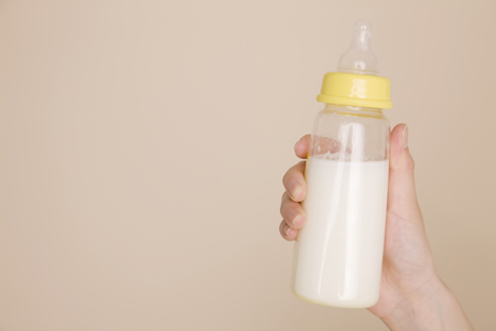 生後0日から1か月までのミルクの量の目安